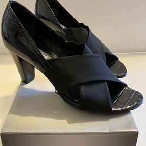 Franco Sarto, France, Ladles patent leather crocodile Shoes Sz. 6. New in box